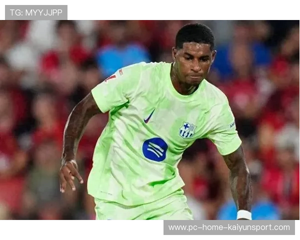 曼联内切打门势大力沉，拉什福德直挂网顶