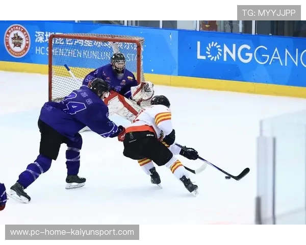 冰球联赛爆发大规模冲撞，球员被罚下达7人