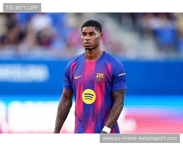 曼联反击极具侵略性，拉什福德晃开角度打门偏出